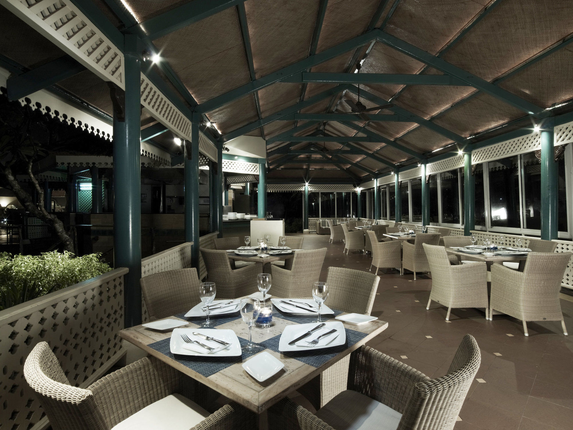 Taj Fort Aguada Resort & Spa, Goa Sinquerim ร้านอาหาร รูปภาพ The interior of the restaurant