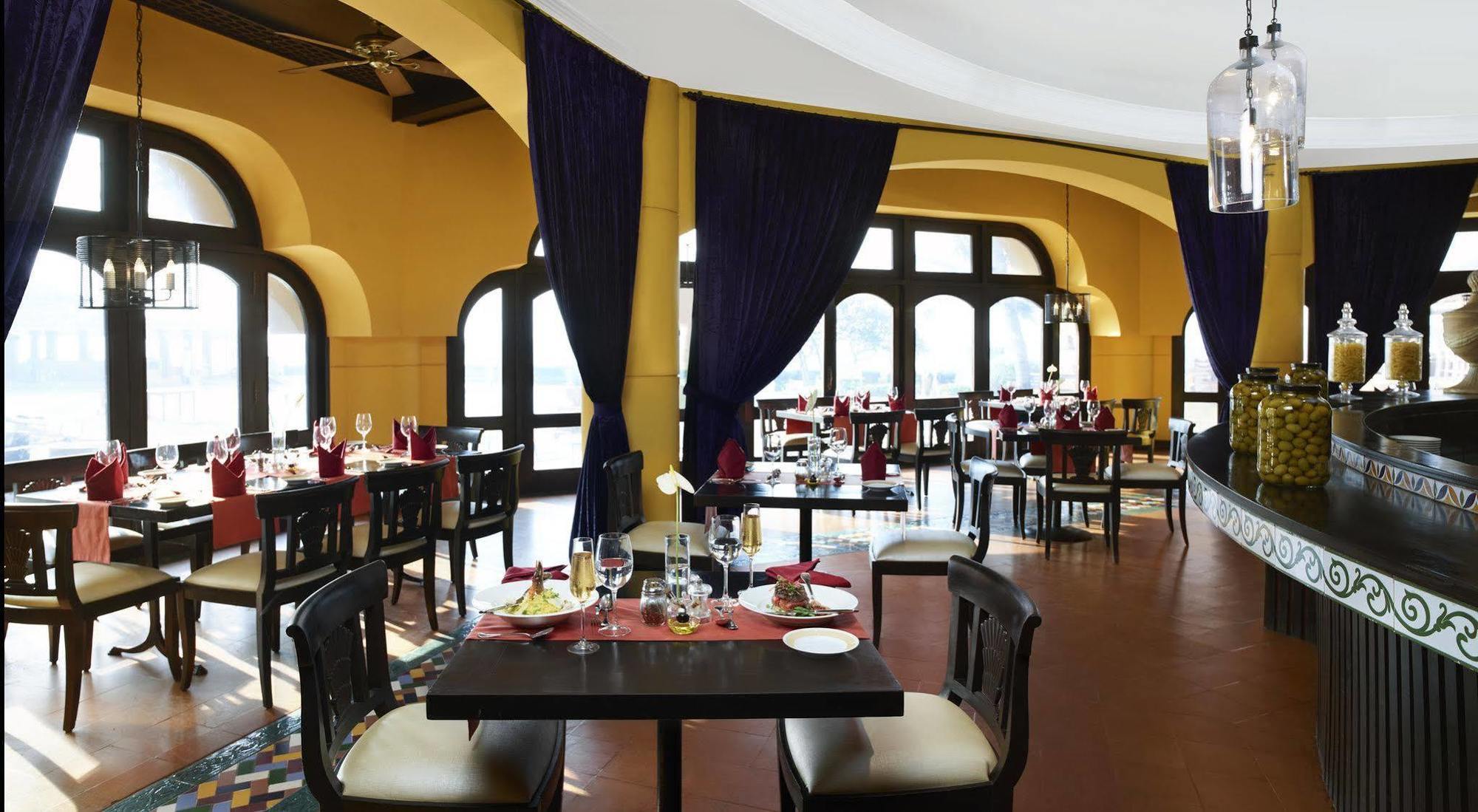 Taj Fort Aguada Resort & Spa, Goa Sinquerim ภายนอก รูปภาพ The restaurant