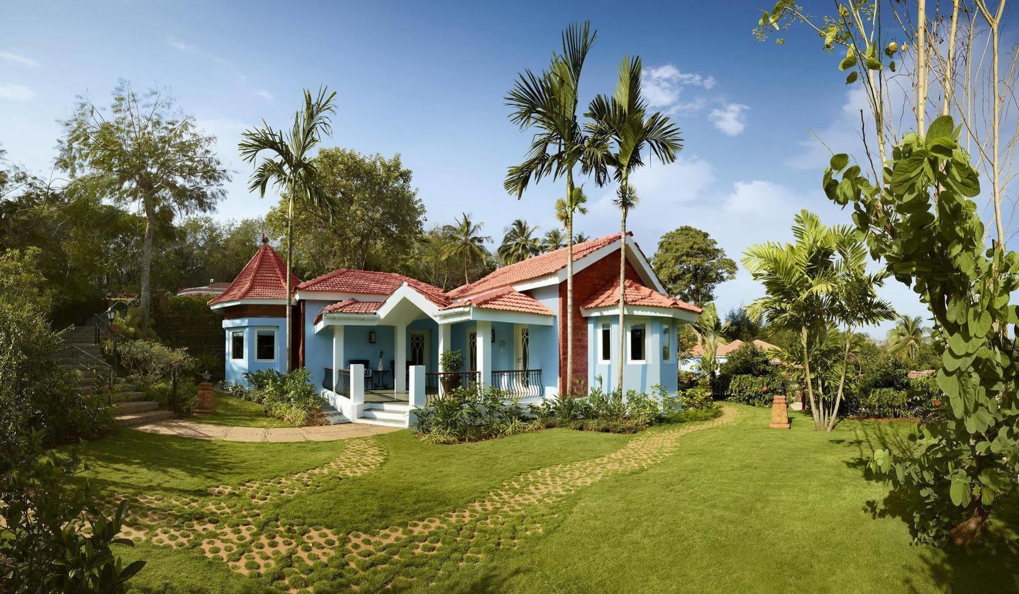 Taj Fort Aguada Resort & Spa, Goa Sinquerim ภายนอก รูปภาพ A typical house in the village