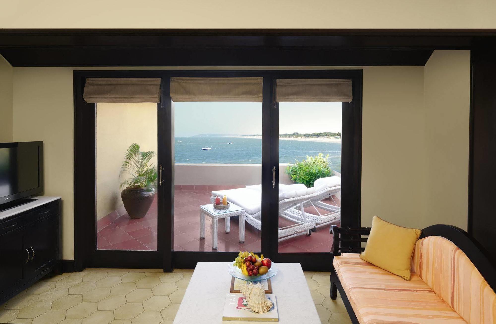 Taj Fort Aguada Resort & Spa, Goa Sinquerim ภายนอก รูปภาพ A room at the resort